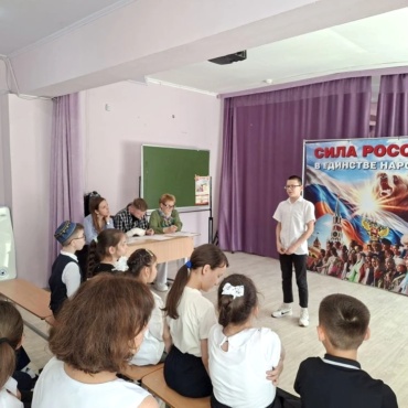 Сотрудники музея Хлебникова продолжают работу со слабовидящими детьми