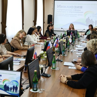 Инклюзивные практики Астраханской картинной галереи представлены на конференции